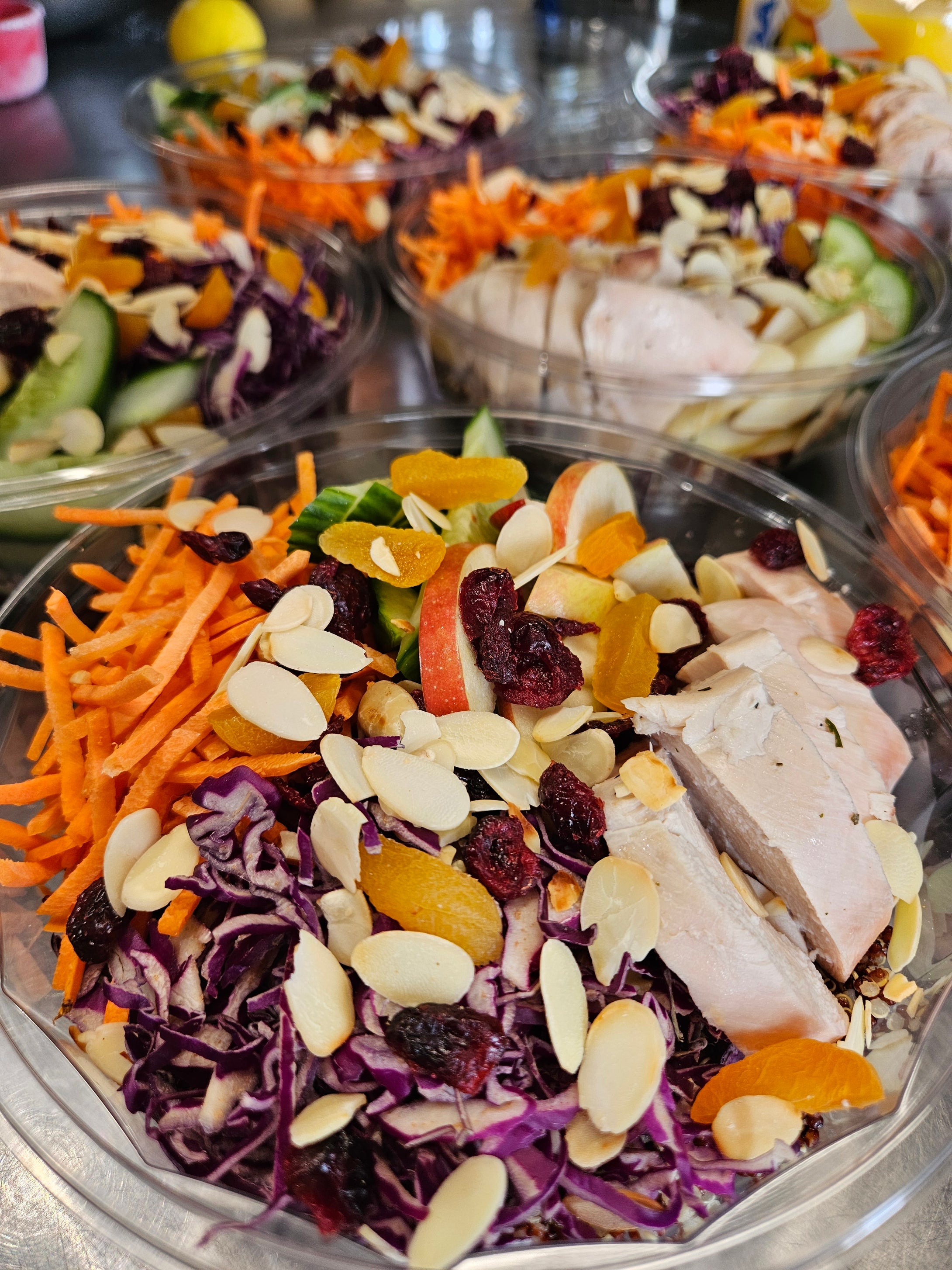 Salade de quinoa, poulet et fruits séchées (Familial)