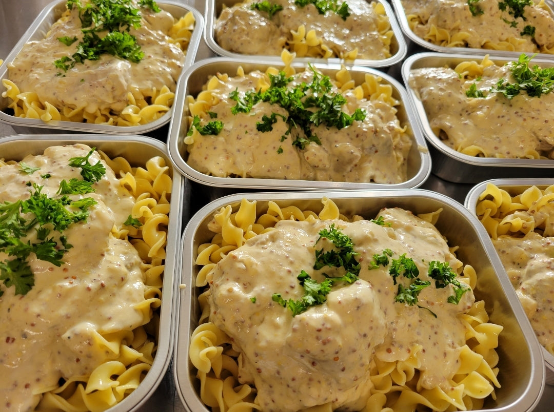 Mignon de porc sauce Dijon et crème sur nouilles aux œufs (Familial)