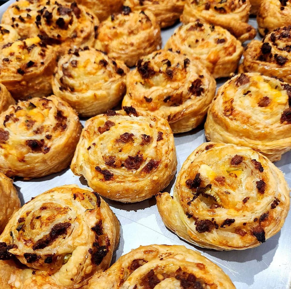 Boite de  6 brioches salées fromage, jambon et beurre à l'ail