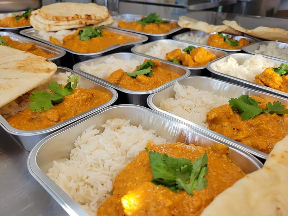 Poulet au beurre avec riz basmati & pain naan (familial)